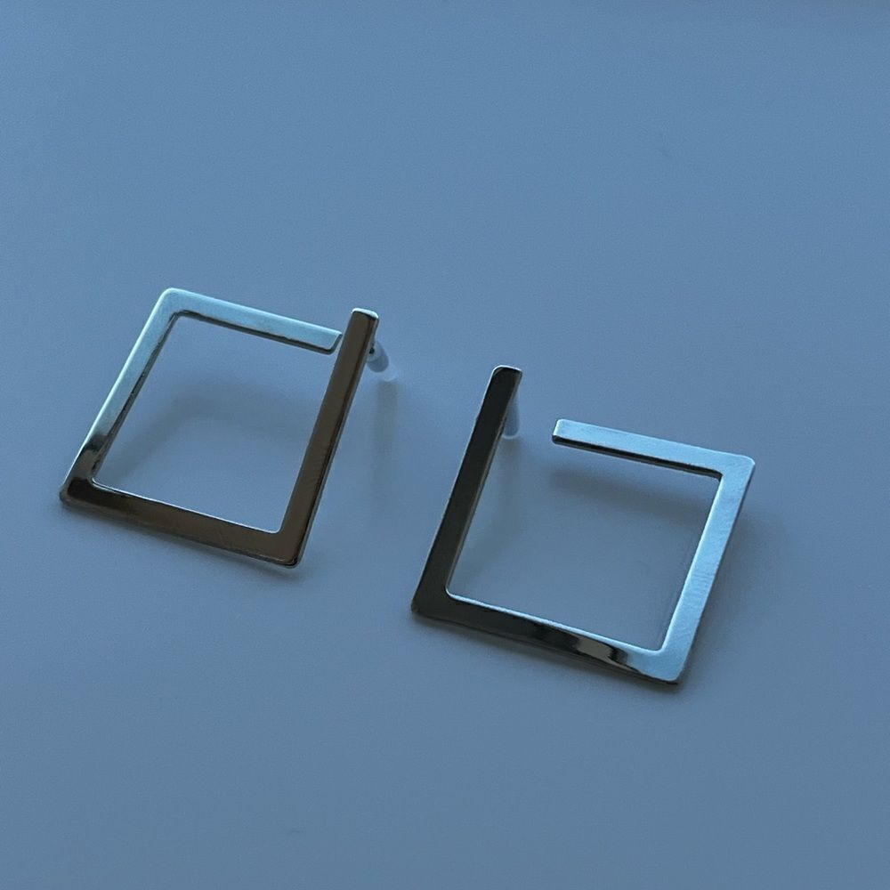 Geometric Design Cuff Hoop Earrings - Picture 4 of 7